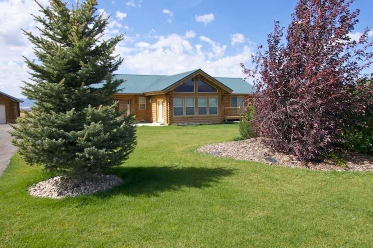 The cabin is surrounded by beautiful greenery.