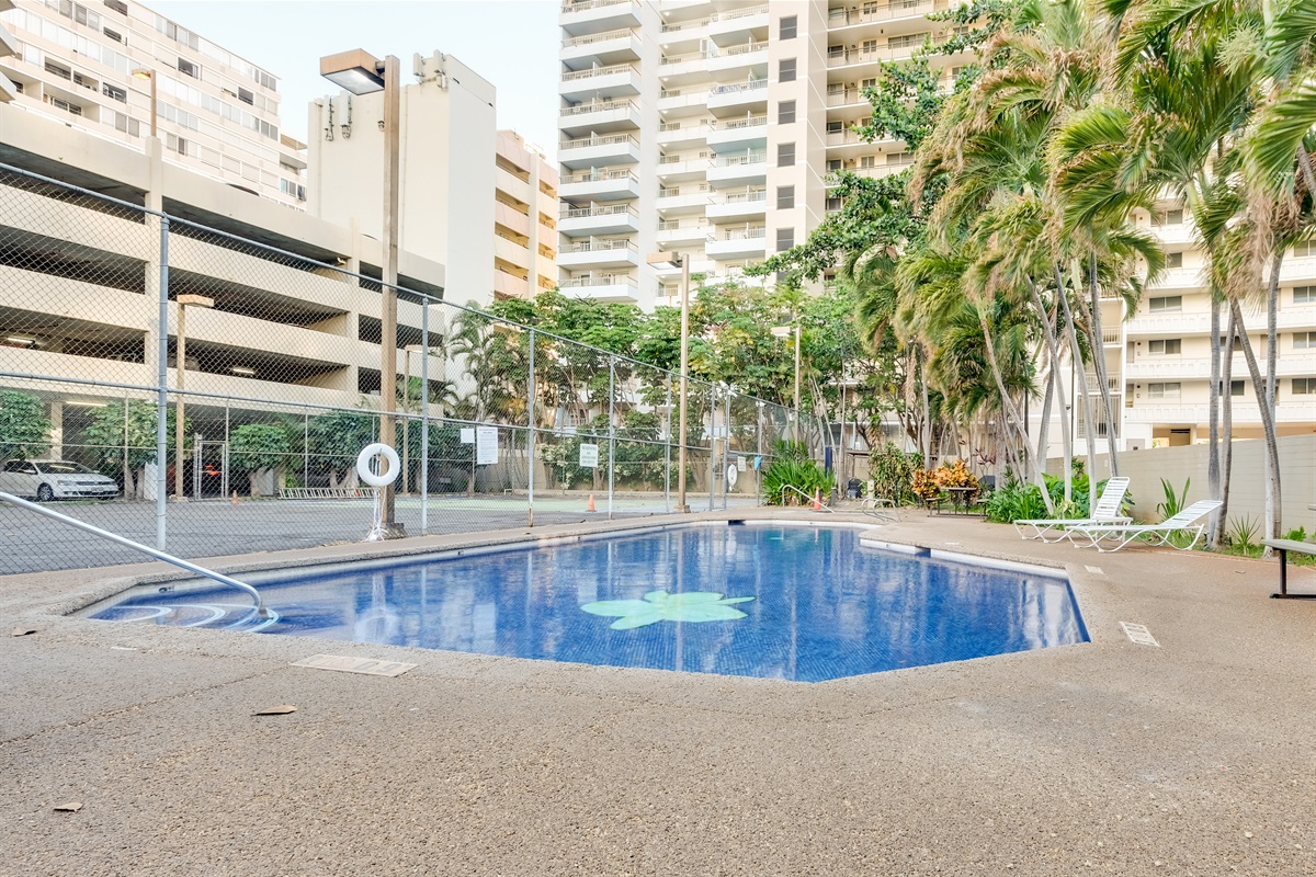 Take a swim beneath the palms in the Waikīkī Marina’s sparkling outdoor pool, featuring a relaxing tropical setting and plenty of sunshine. A refreshing retreat just steps from your island getaway.