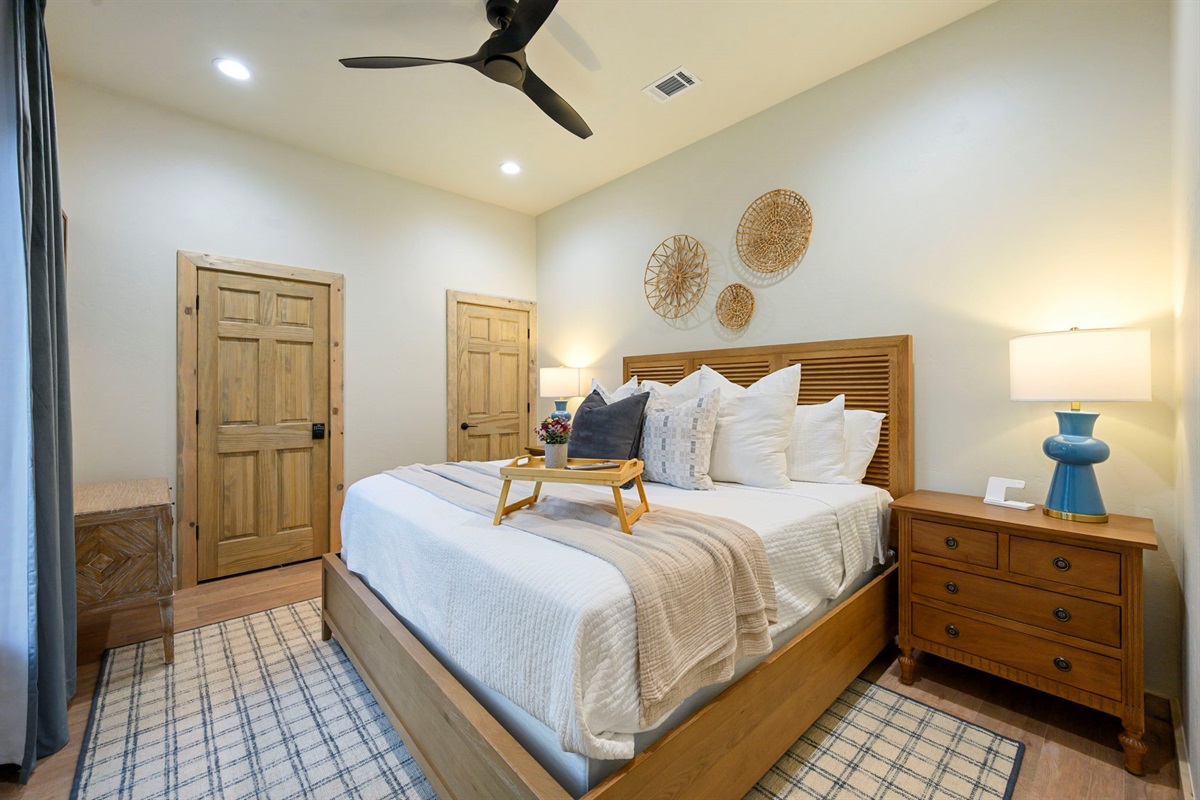 Bright and airy king retreat designed for rest 💤