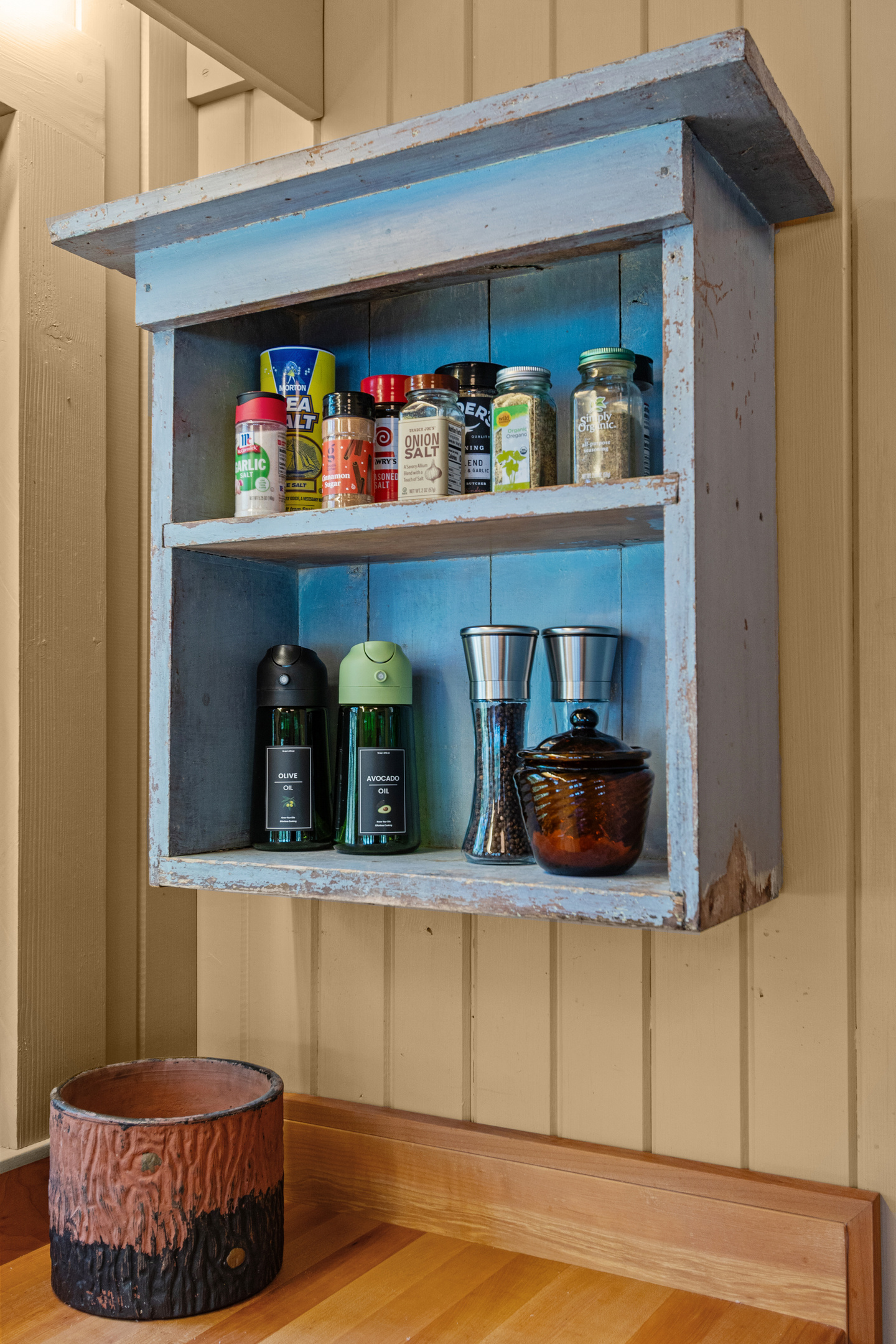 A few kitchen basics are already waiting for you, with cooking oil and a selection of spices on hand to make preparing your favorite meals a little easier.