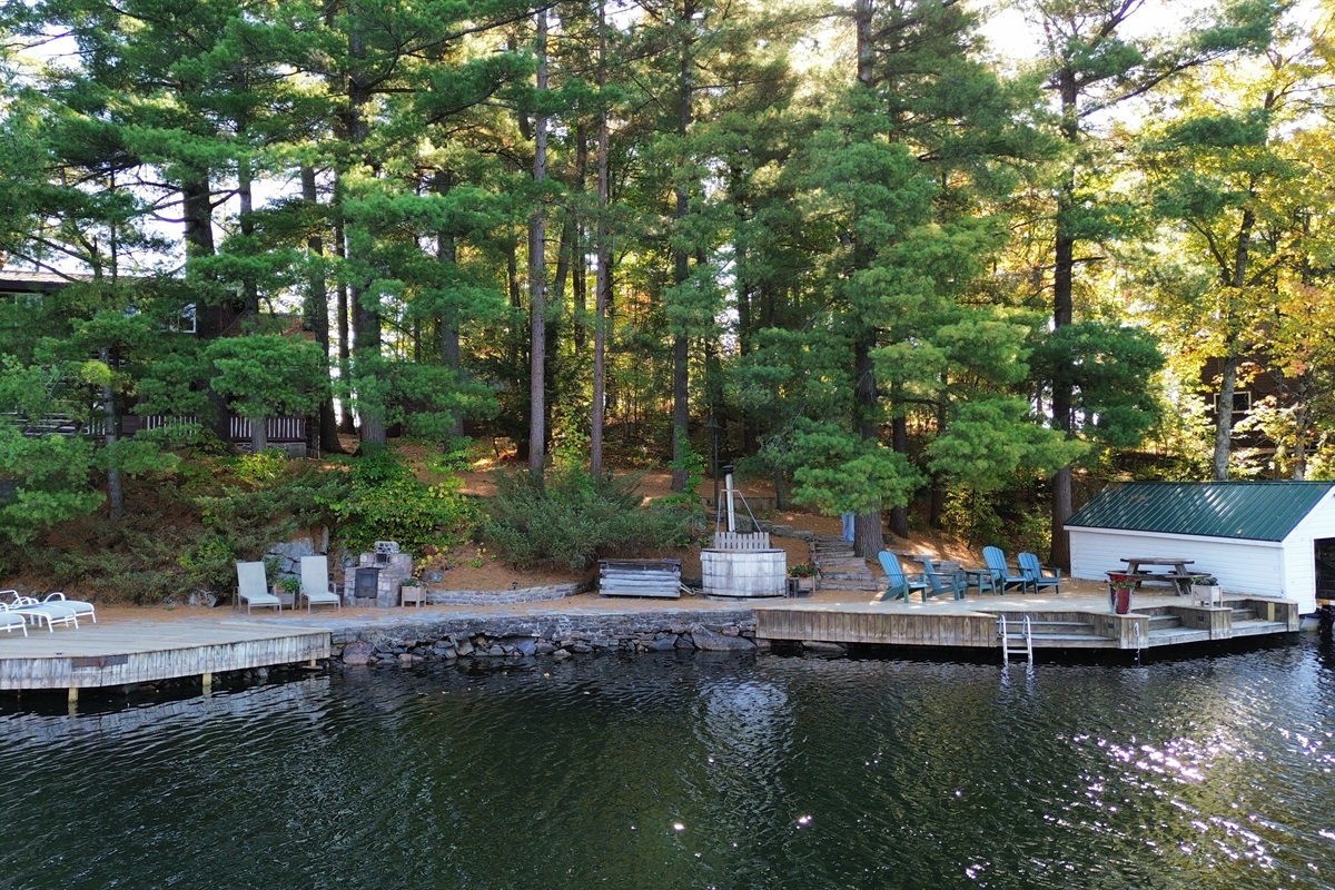 142' Waterfront with Plenty of Room to Spread Out