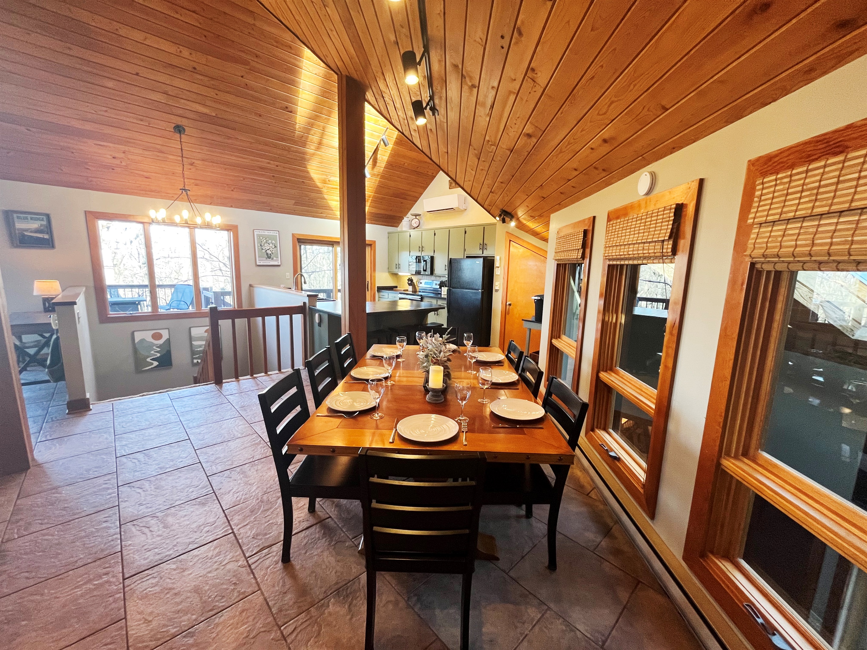 Dining & Kitchen Area