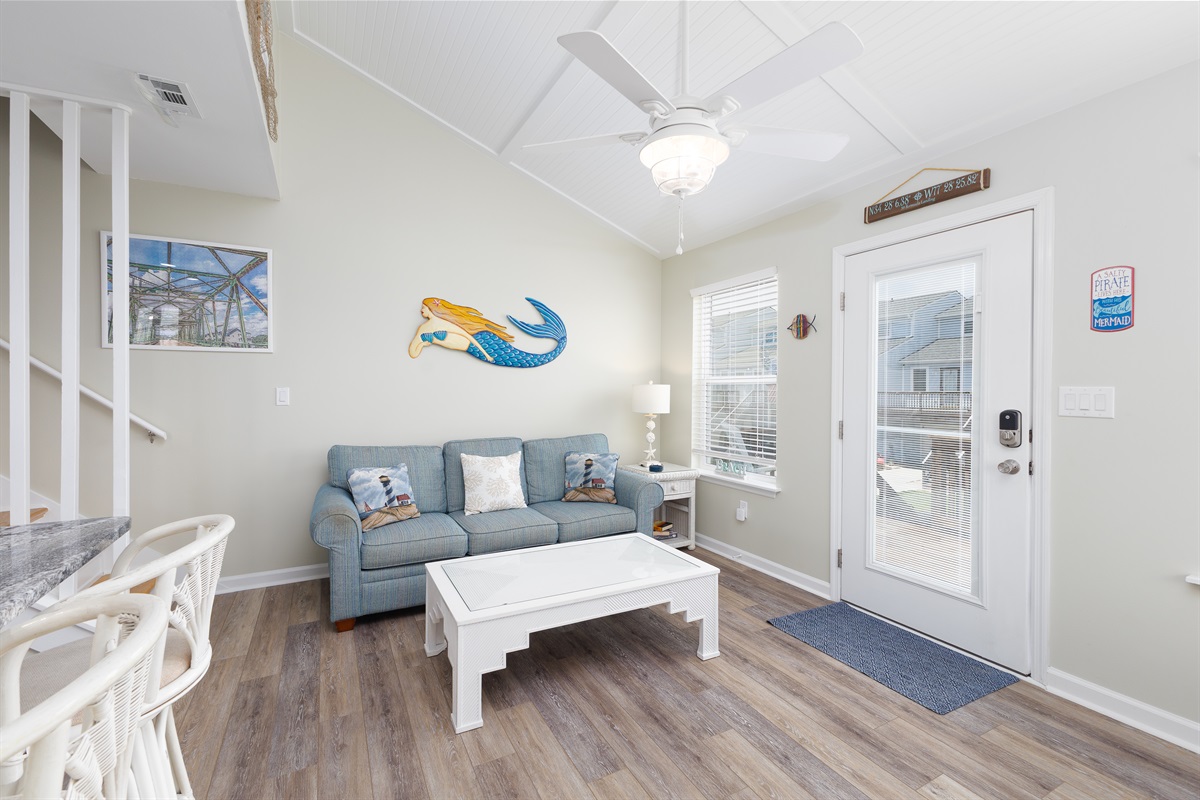 A charming coastal-themed living room
