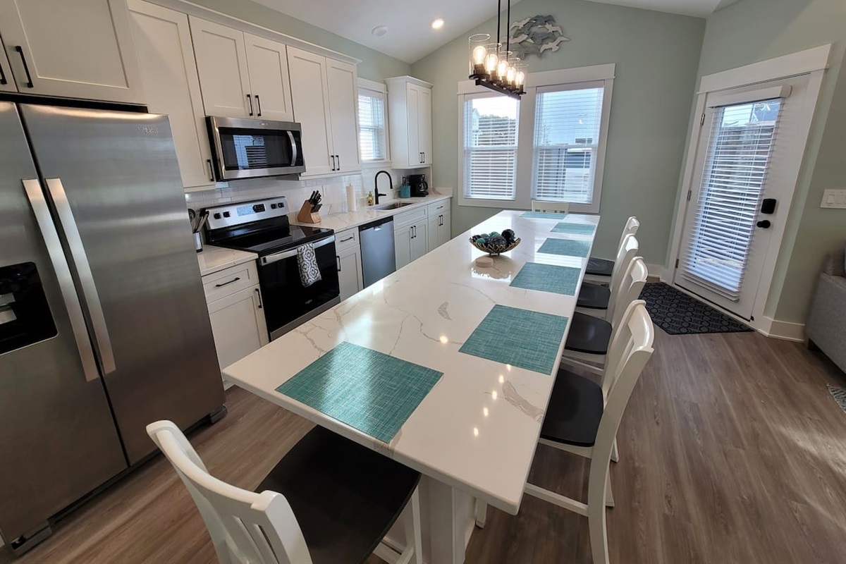 Perfect space for a family dinner or great workspace.