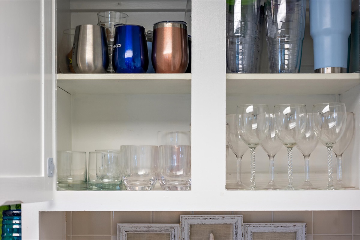 Relax and enjoy a beverage or take one with you to the beach in a thermal cup.