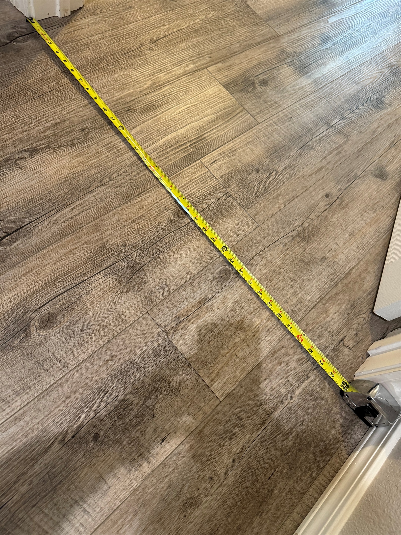 ♿ Step-free access with wide doorways and smooth flooring throughout the bedrooms and master shower room.