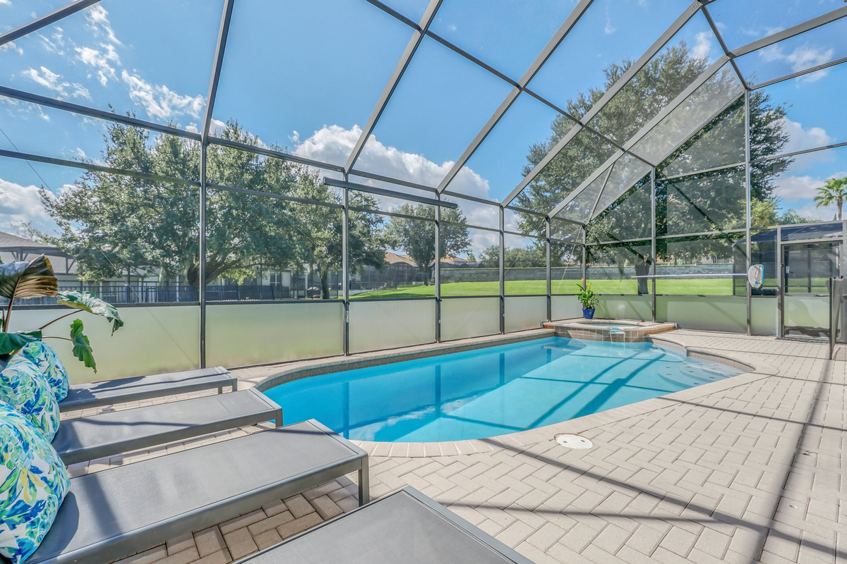 4 Loungers - Relax And Enjoy Year-round Sun