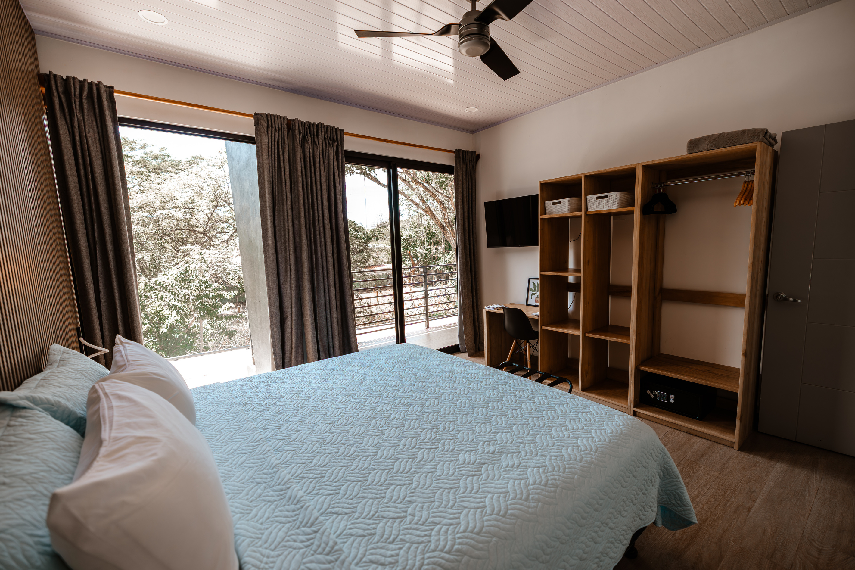 Full closet, smart TV, built-in workspace