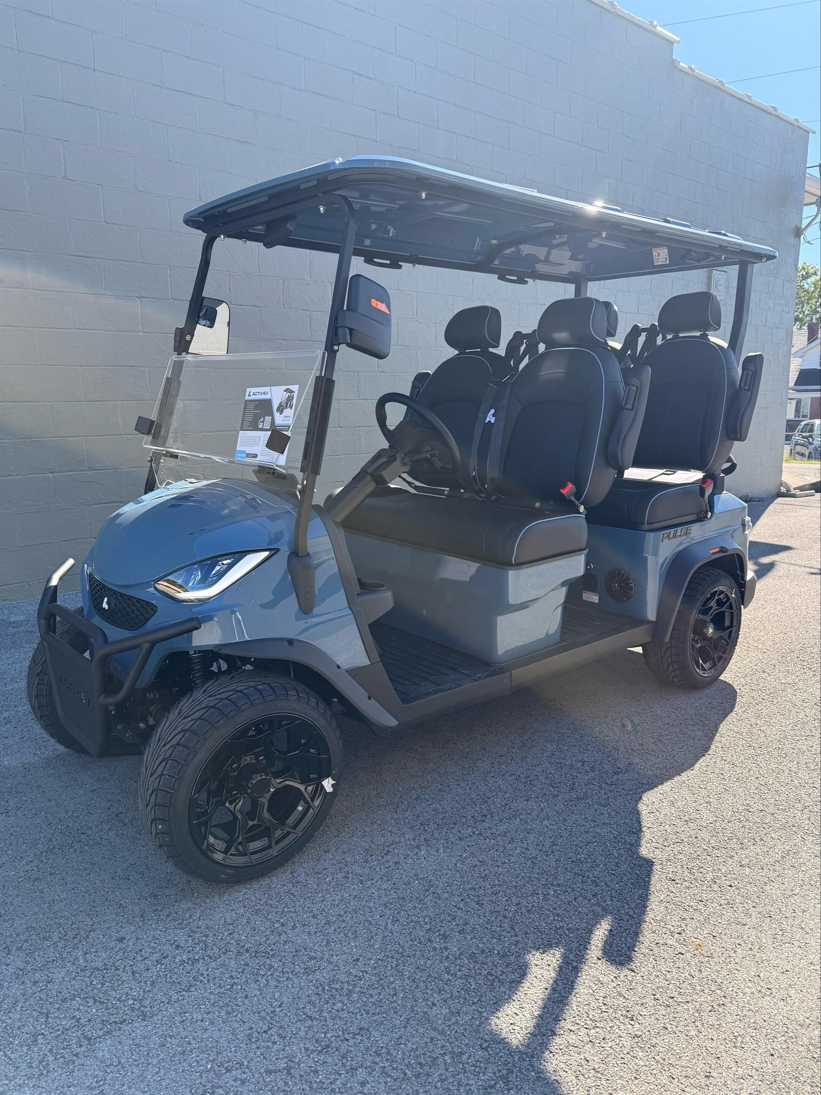 Golf cart for zipping to slip