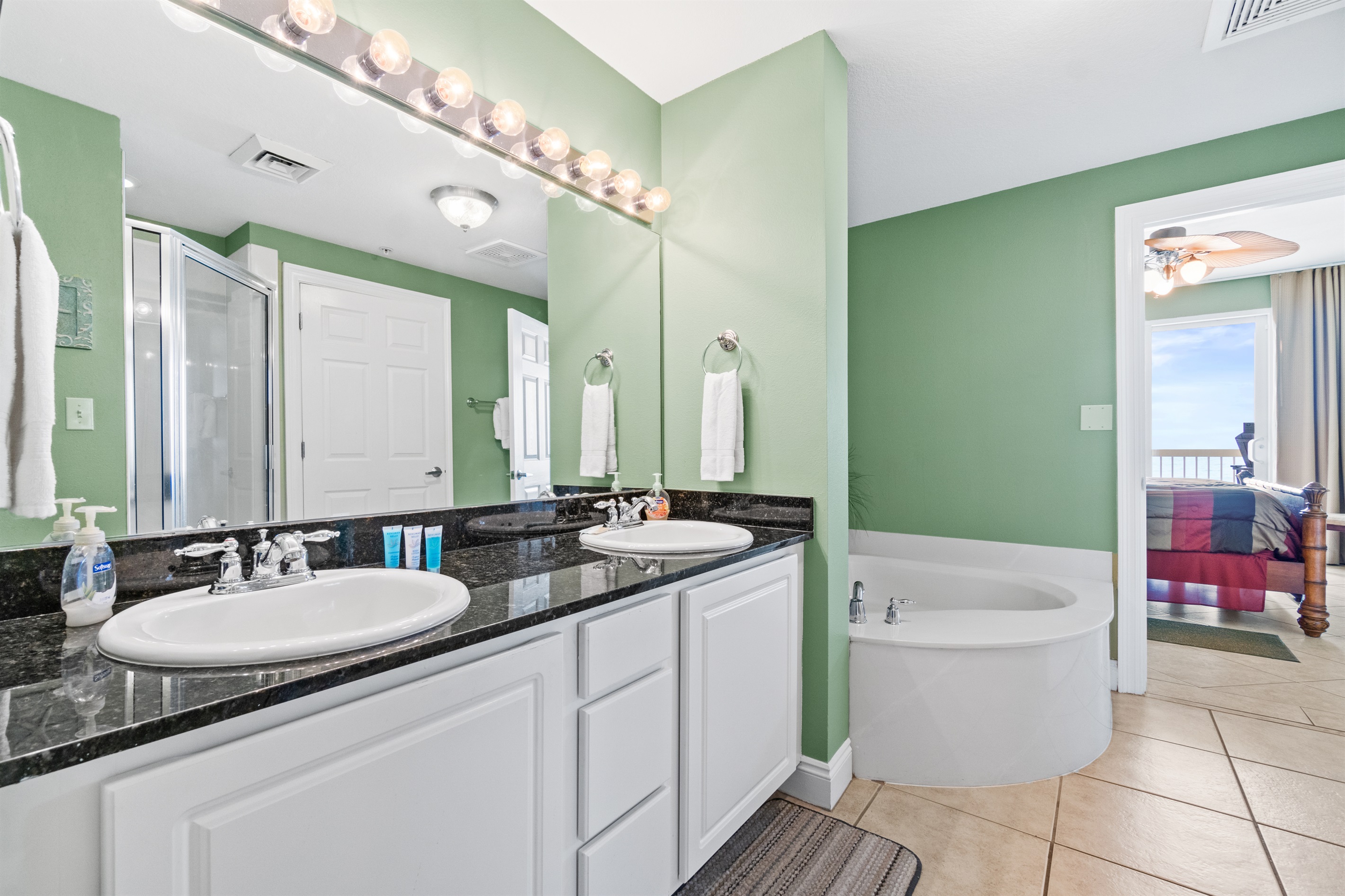 Double sinks with granite