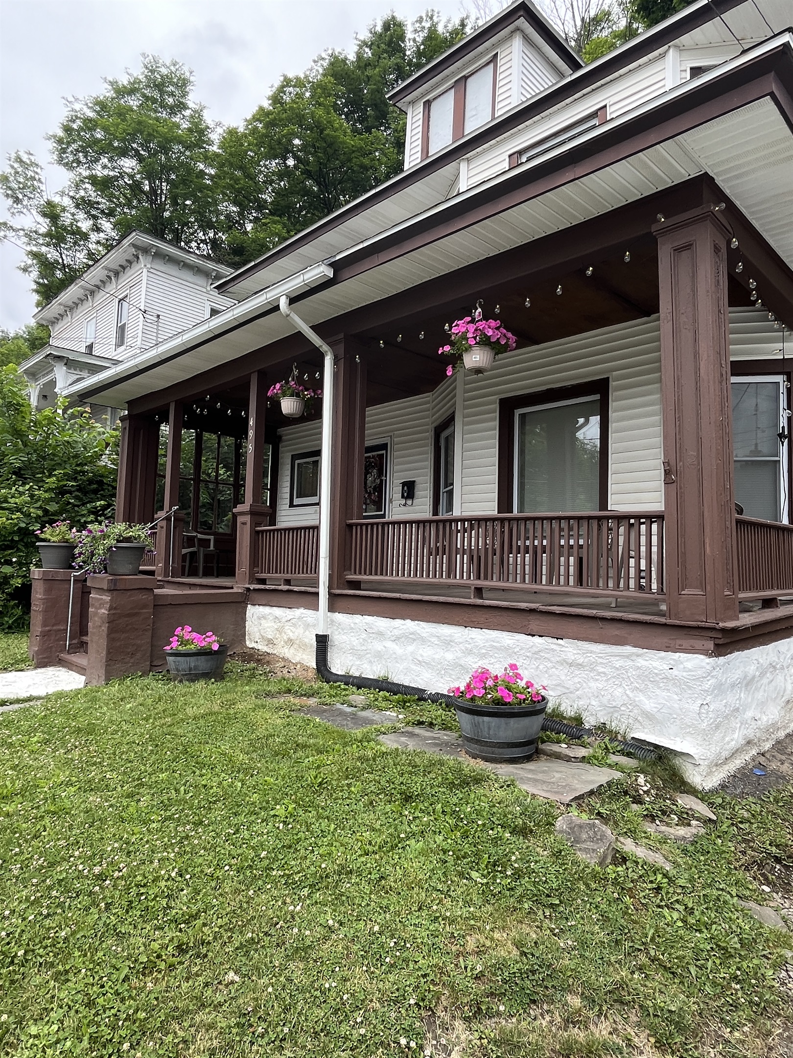 495 Main porch