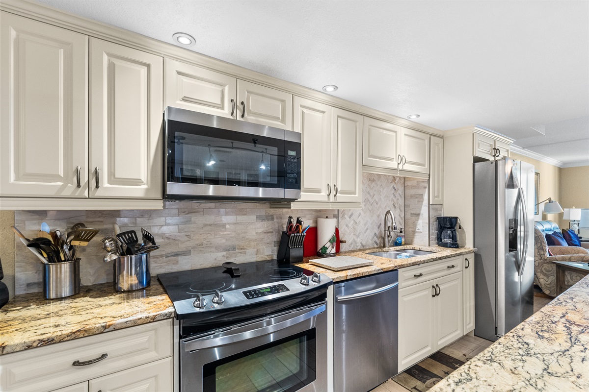 Kitchen, fully stocked with cooking/eating/drinking utensils