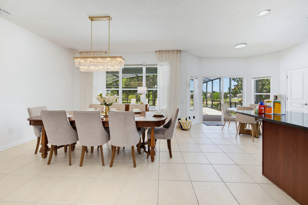 Dining room - seating for 8