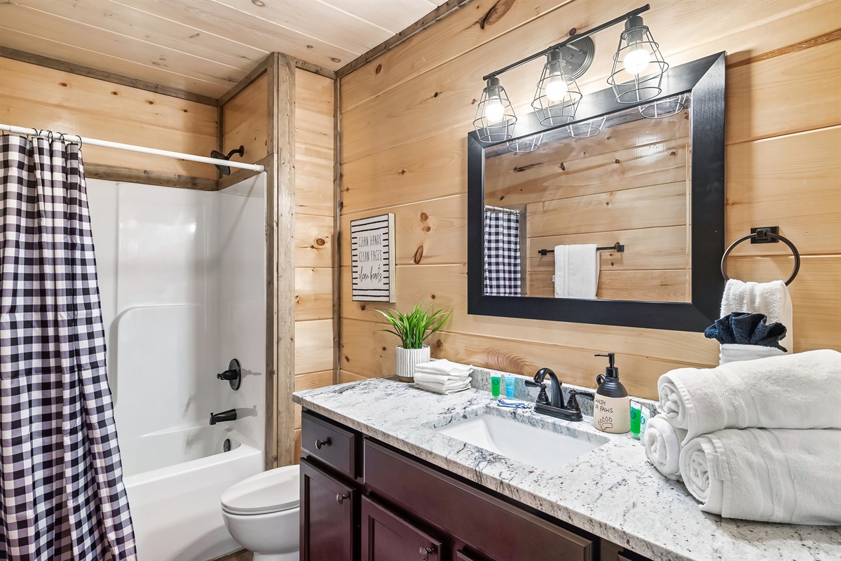 Full Bathroom With Modern Cabin Finishes