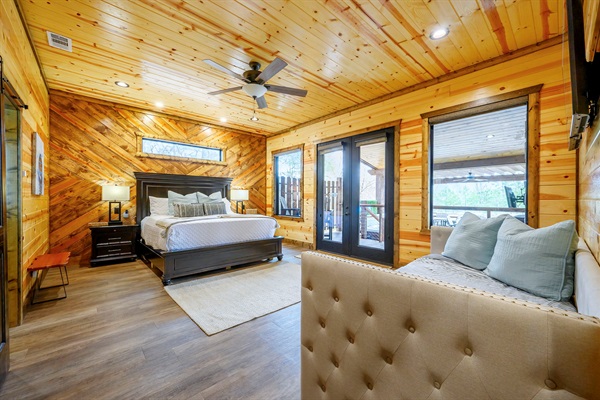 Private king suites ensure comfort for every guest—perfect for family reunions or retreats