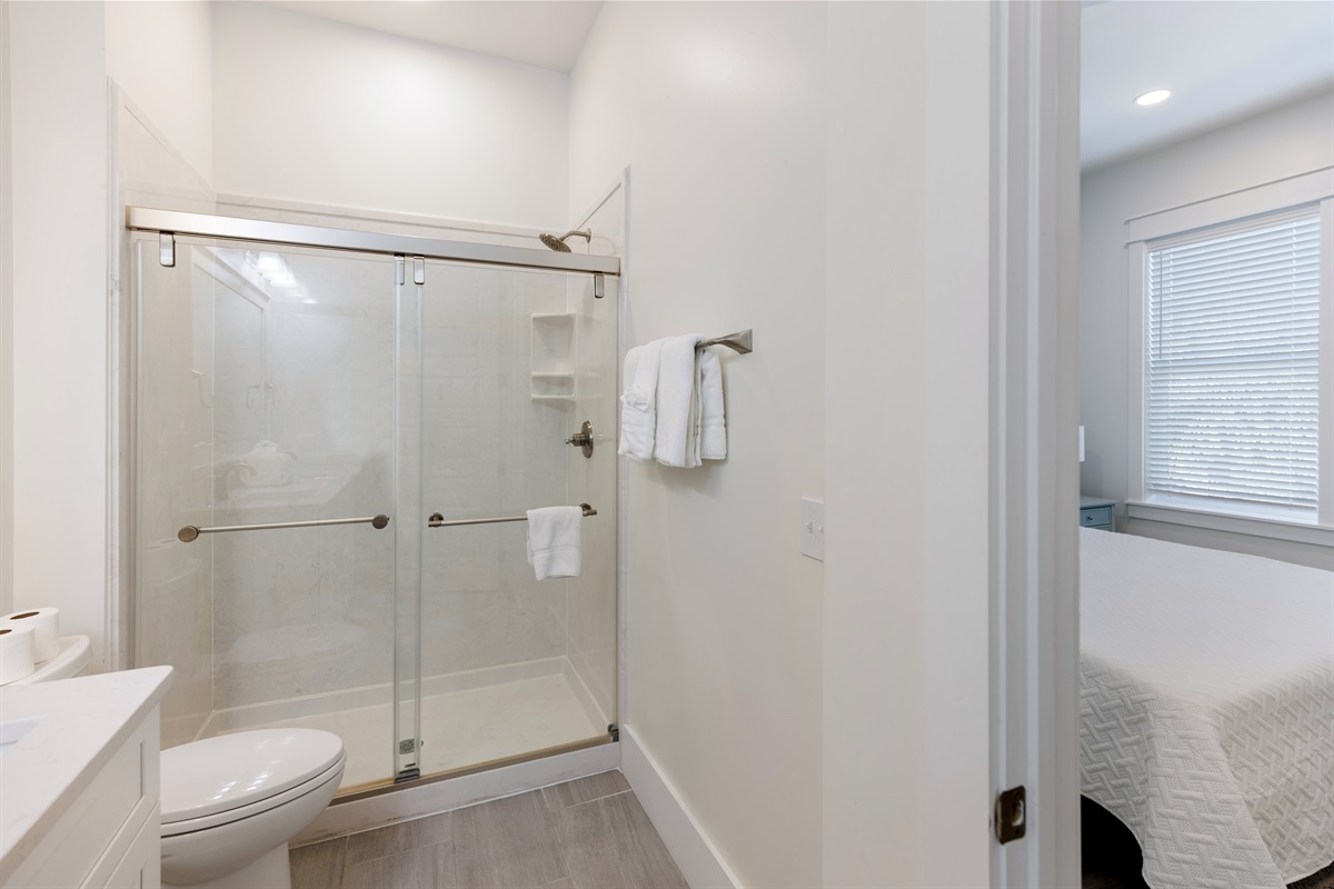 Bathroom (2nd Floor Ensuite)