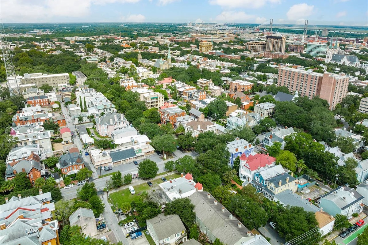 Located in the heart of Historic Savannah, but nestled into a quiet, care-free street so you can take time away from it all.