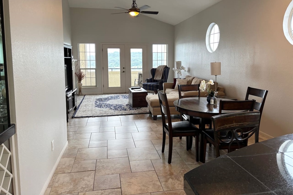 Open Area Floor Plan for Entertaining