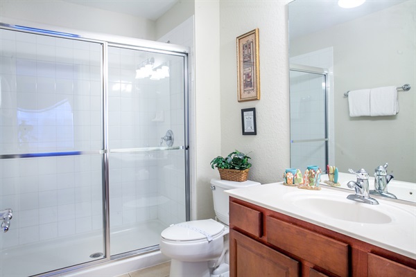 En-Suite Bath w/ Walk-In Shower