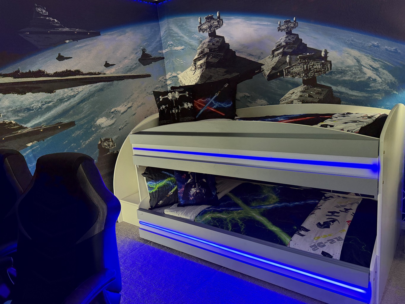 🌟🛏️ Blast off into fun in our Star Wars bunk room with LED lights, Xbox, retro games, 50” Smart TV, and safe bunk heights for kids