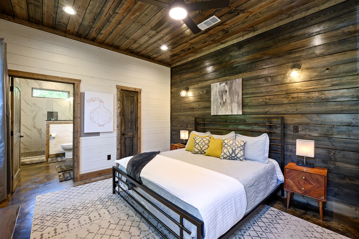 Beautiful king bedroom made for a peaceful and cozy stay