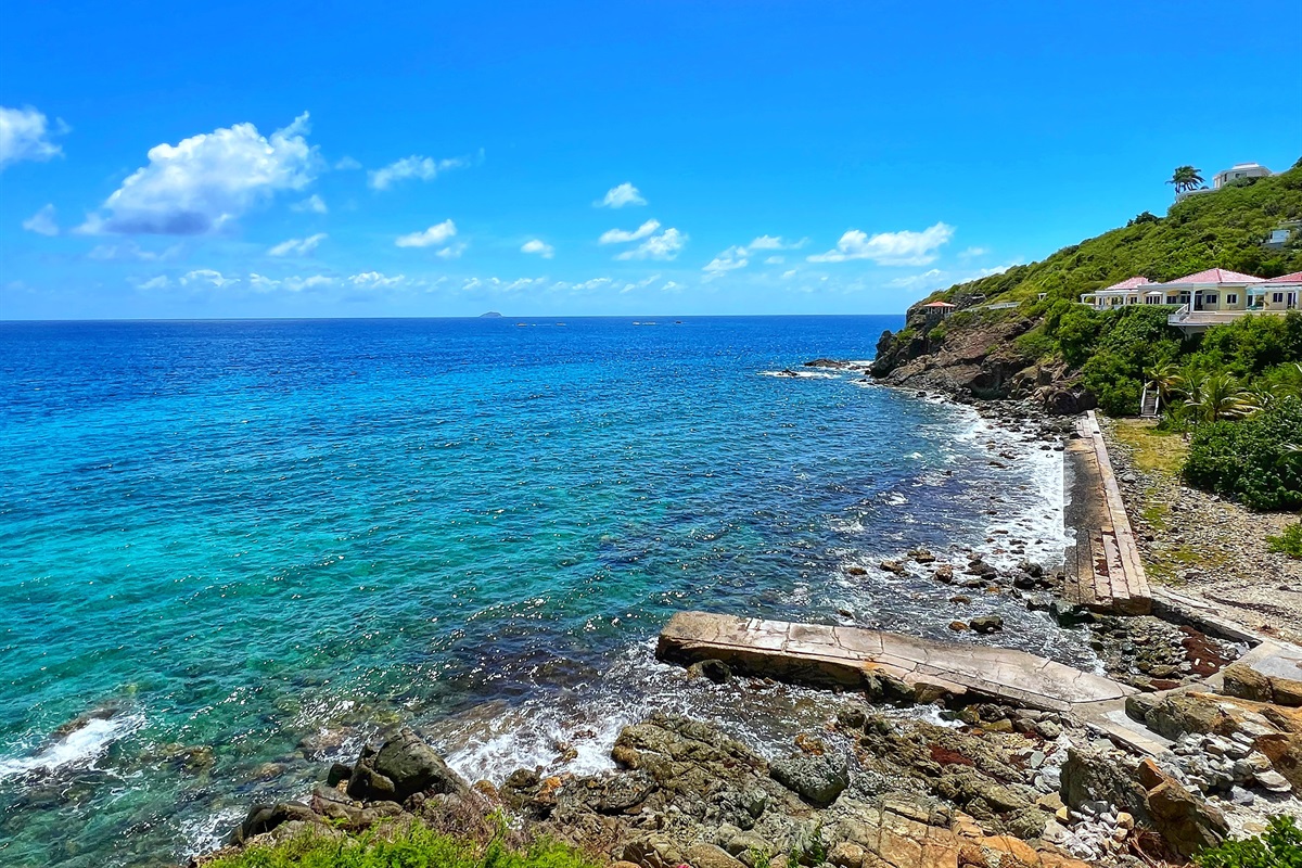 Enjoy the beauty of nature with this stunning sea view