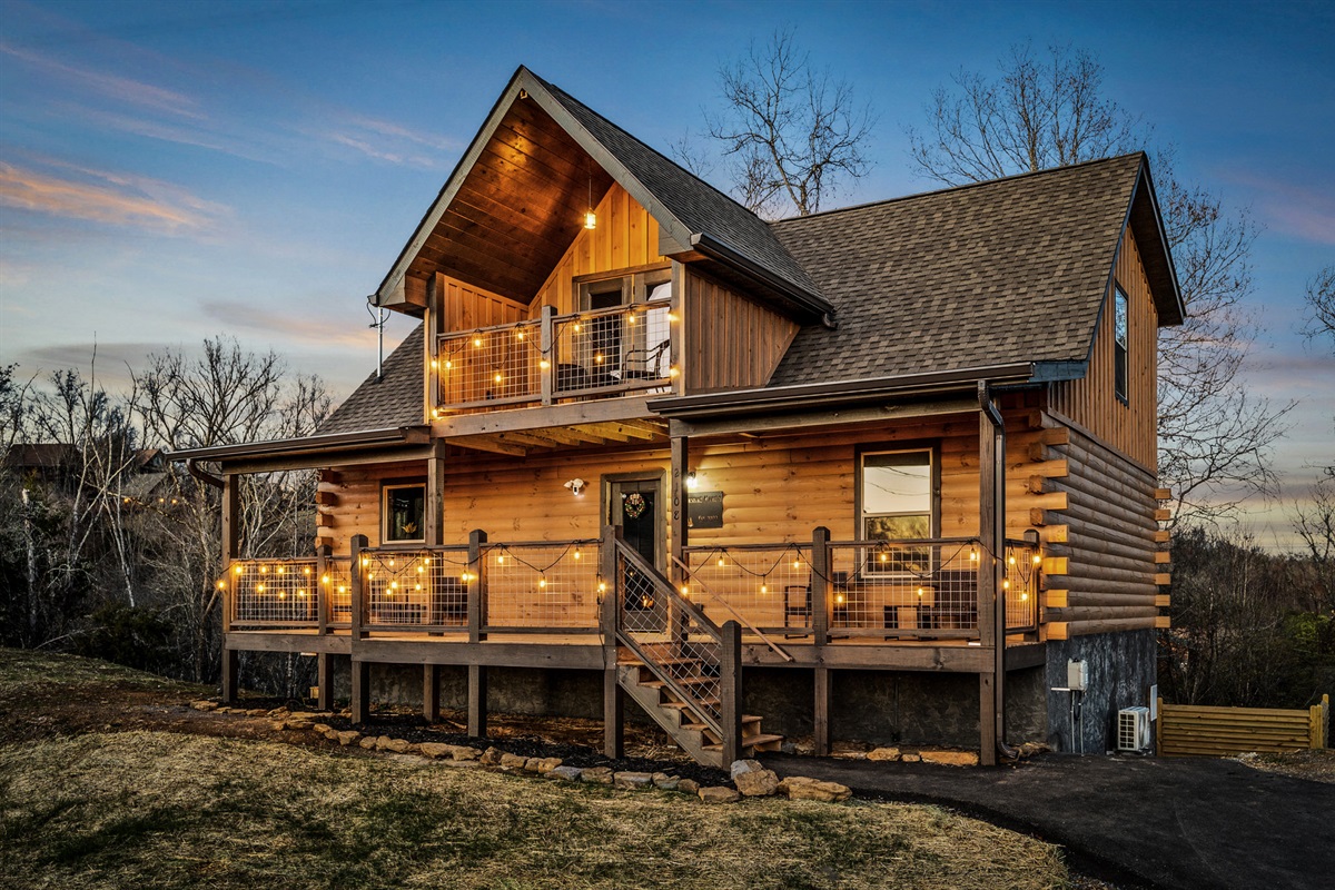 Moonshine Manor • Sevierville, TN Getaway and Stay