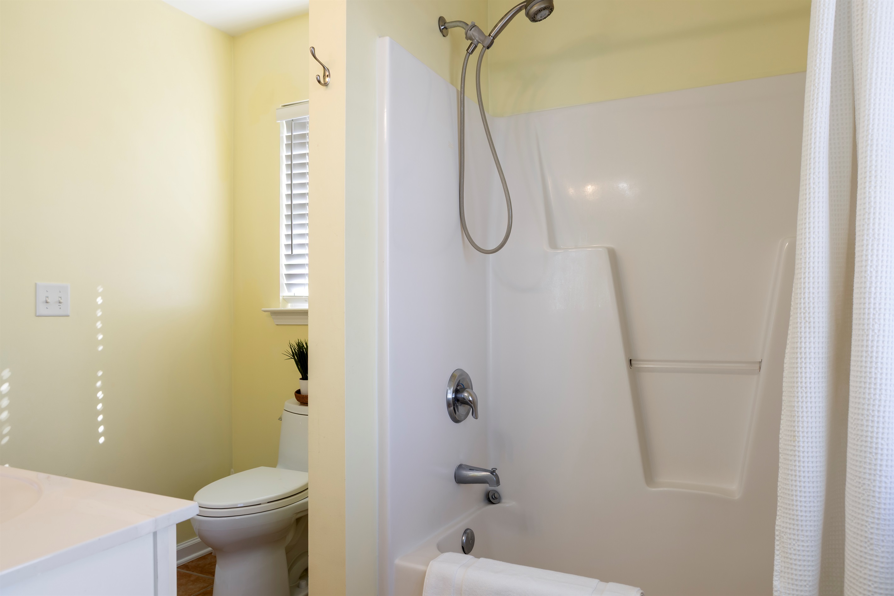 Tub & Shower combo with starter soaps provided