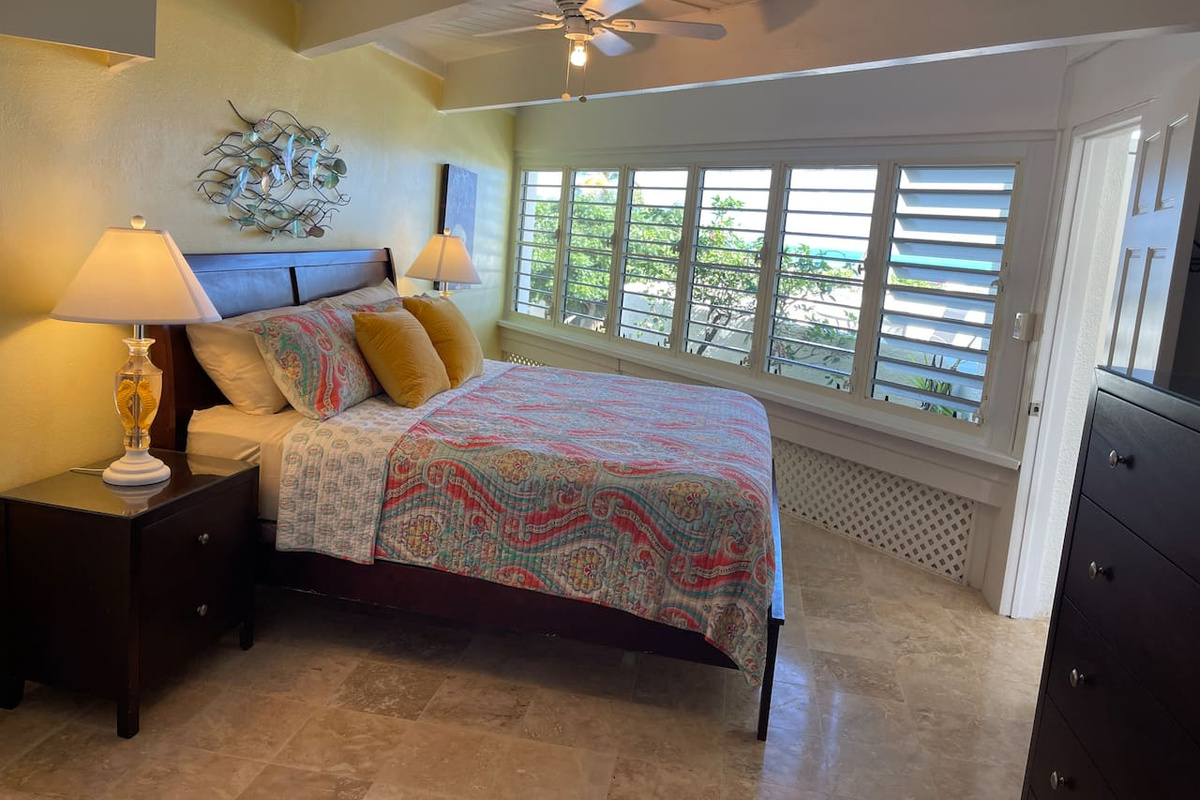Guest bedroom - 2nd view 