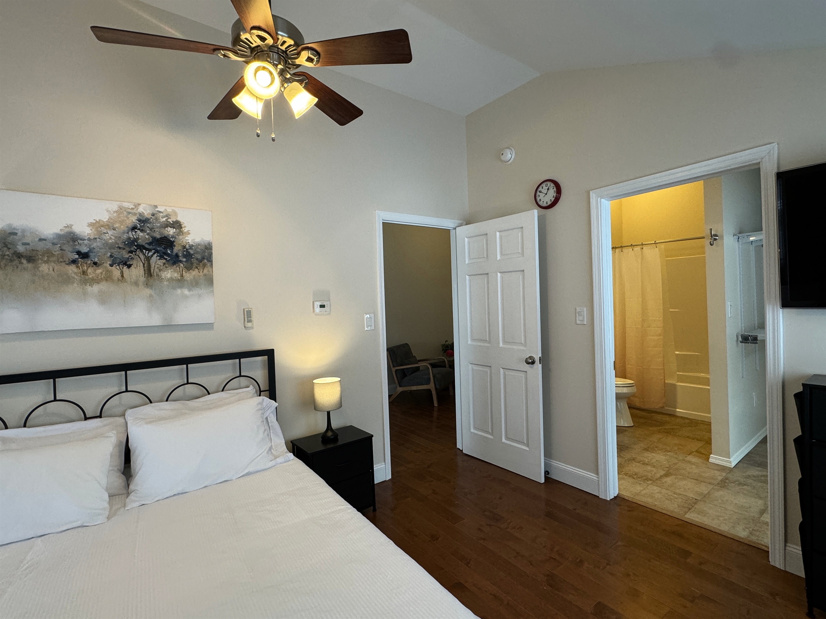 Queen bedroom #2 with ensuite bath
