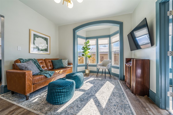 841 Lawrence (Lower) - Monthly