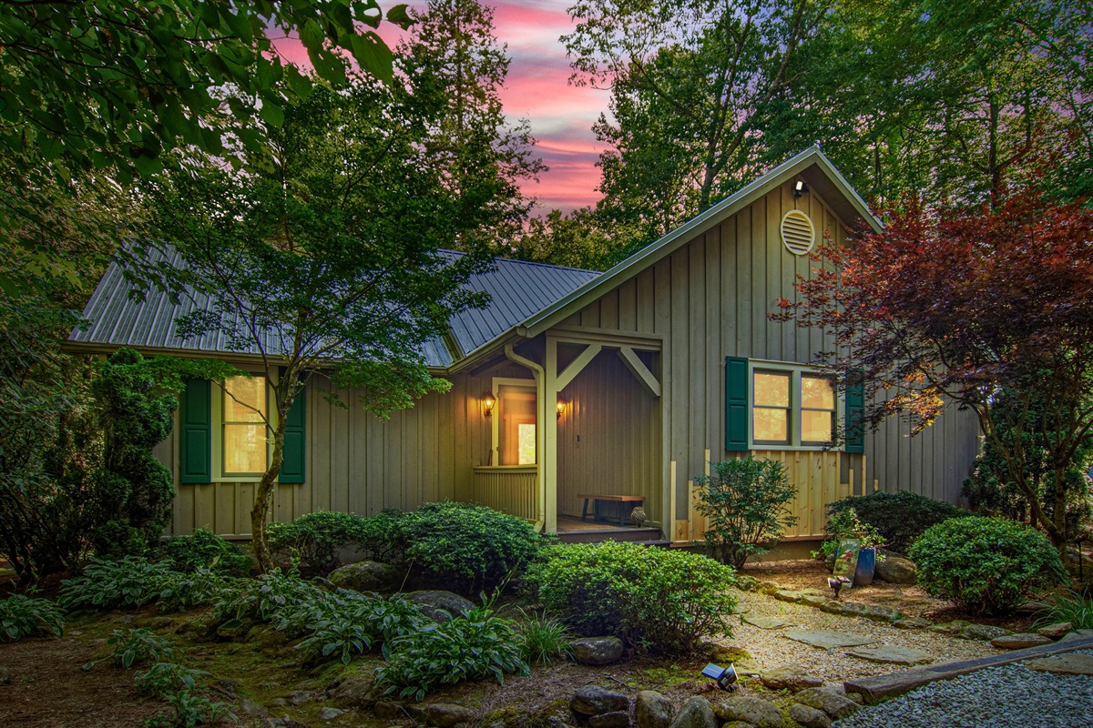 Peaceful Home with River and Trail Access