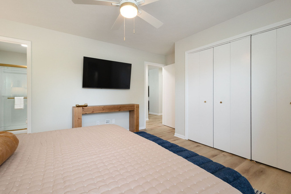 The Irish Retreat | 2BR/2BA Near Notre Dame | Private Balcony, photo 8