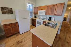 Welcome! Full kitchen w/ dishwasher in the peninsula