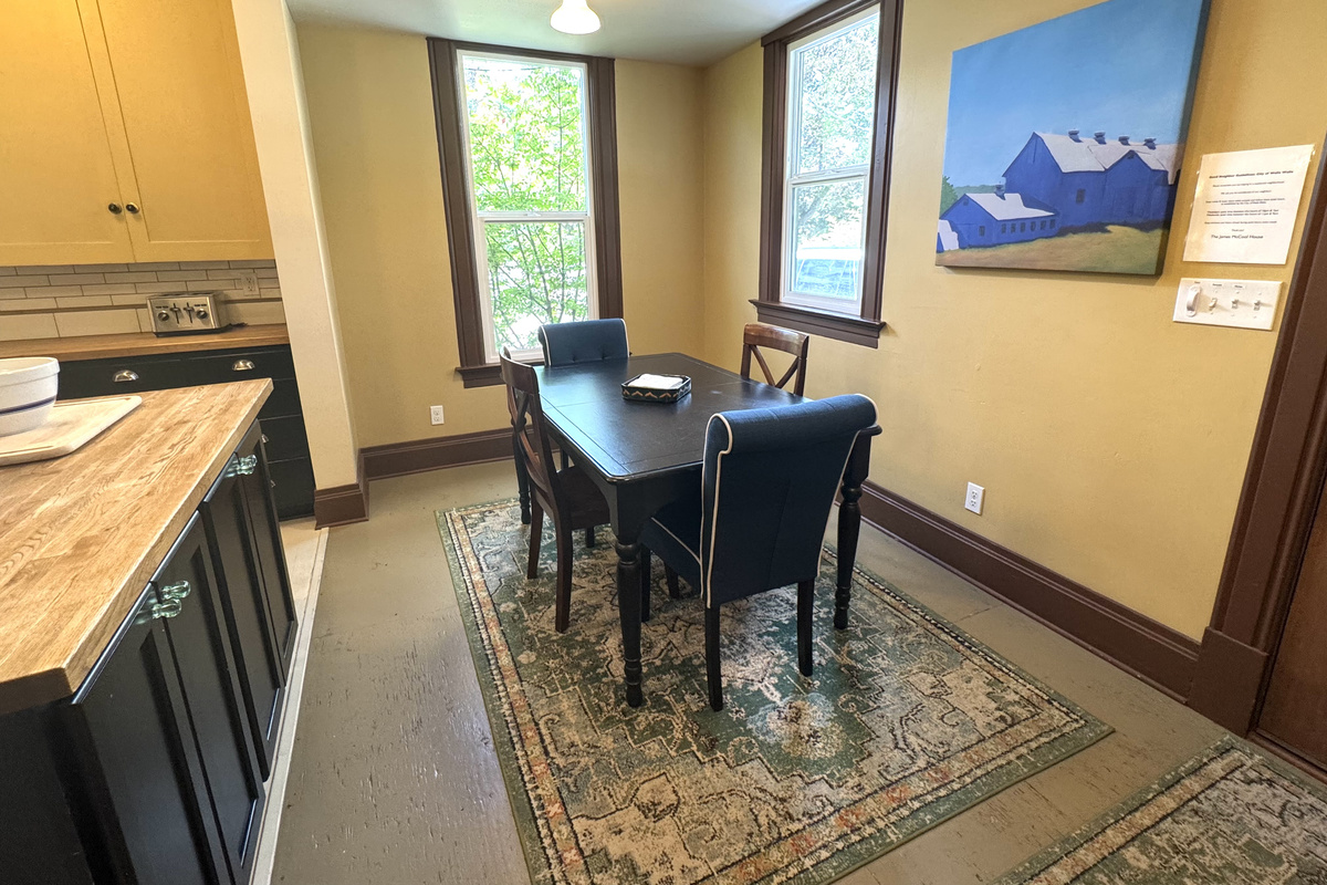 Kitchen Nook Table seating for 4.