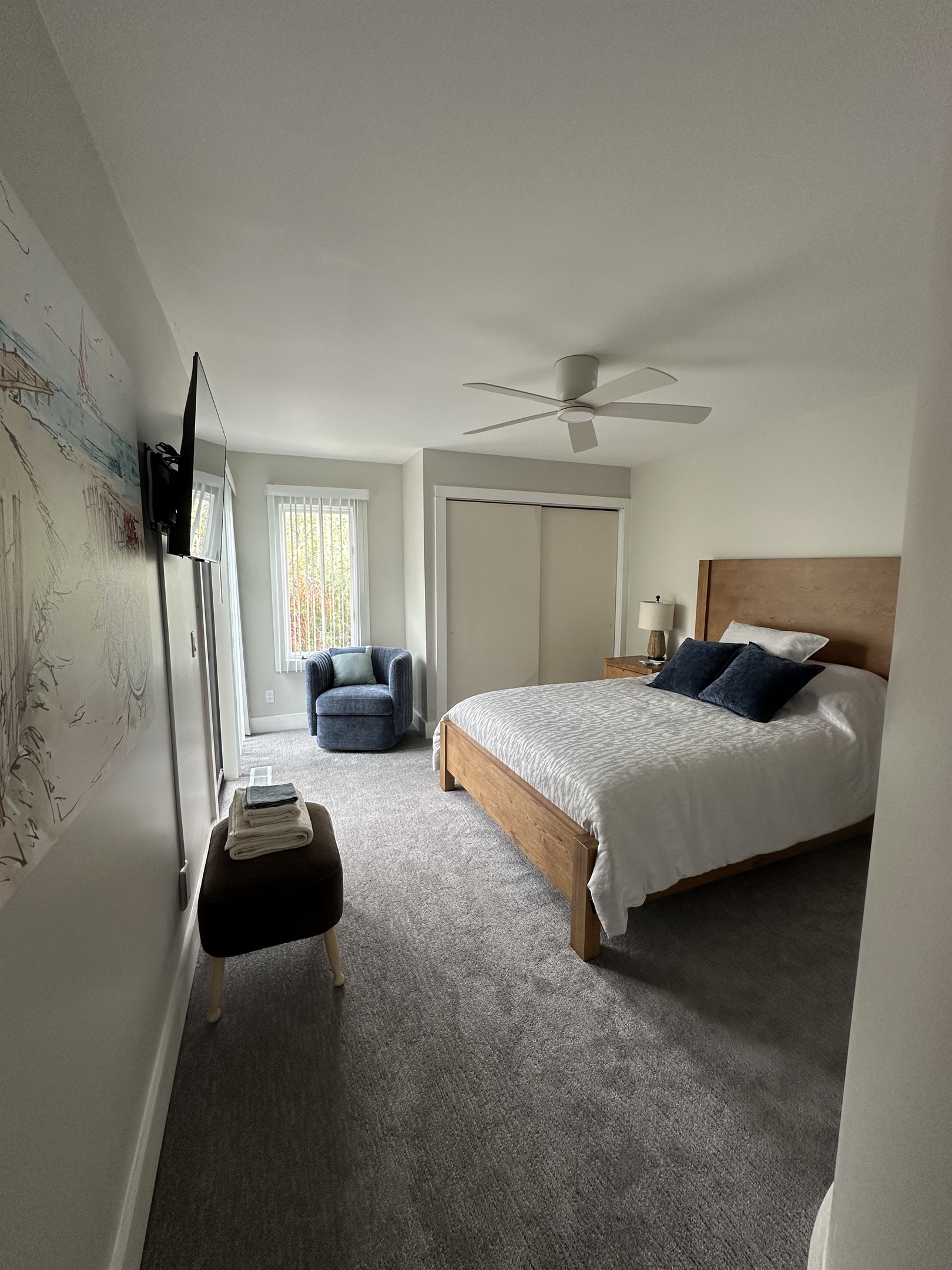 bedroom 1 (queen)