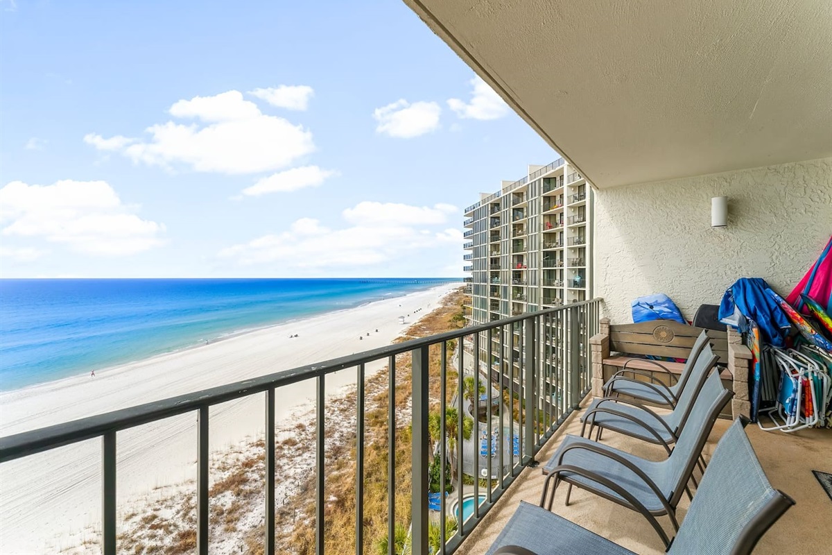 Balcony with seating and beach gear for guest use