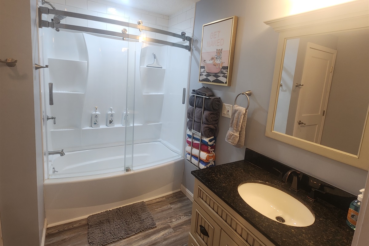 1st  Floor Full Bathroom