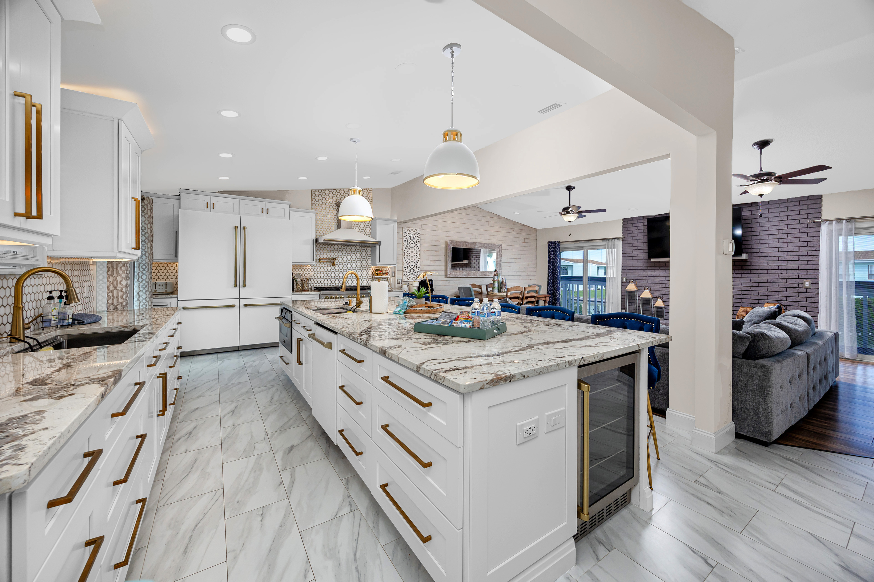 Beautiful Spacious Kitchen