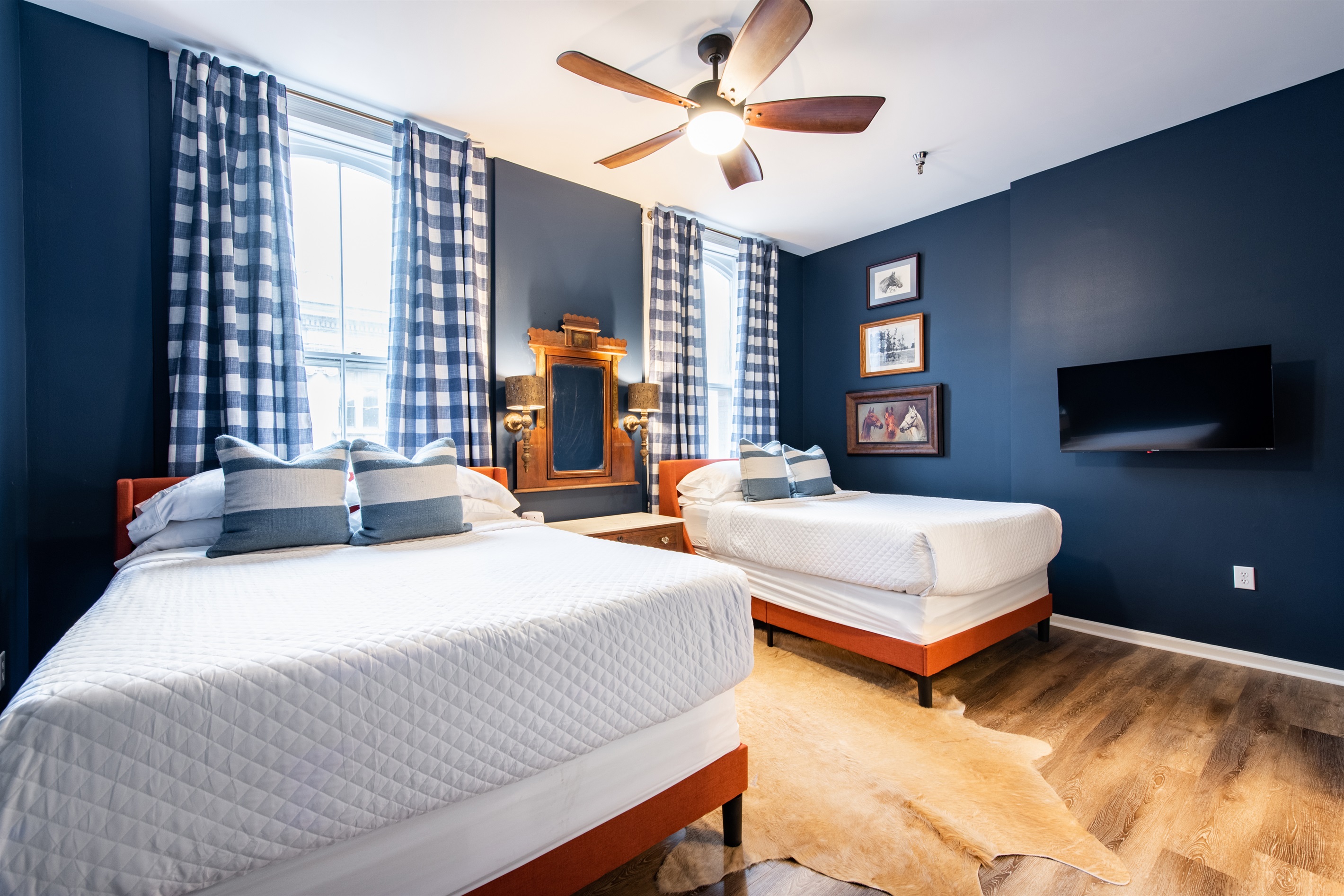 Blantons Bourbon Unit Bedroom, 2 Queen Beds, En-suite Full Bathroom, 45” Smart TV, White Noise Machine
