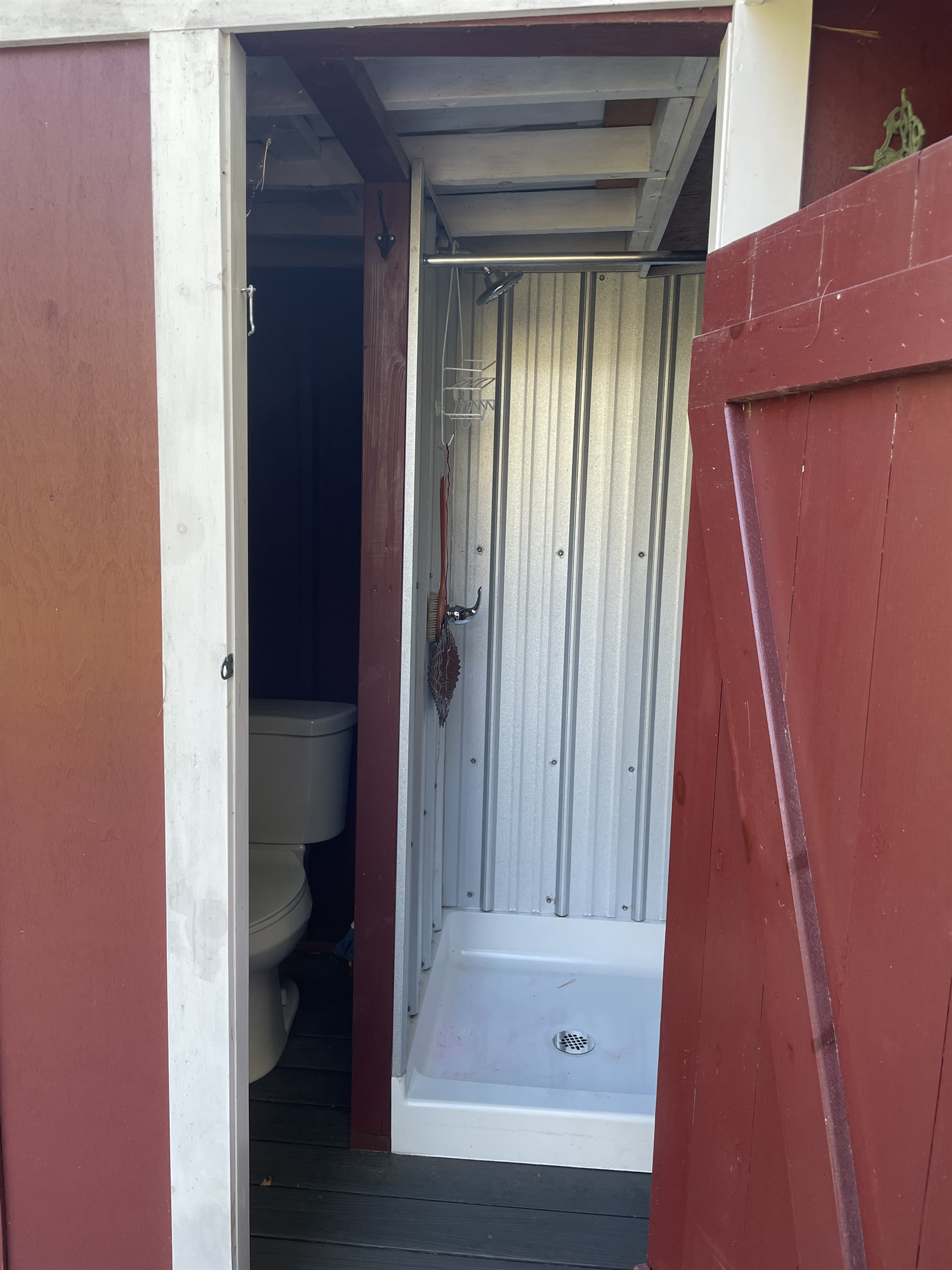 Twin Pines Outdoor shower and toilet shared between the 2 units