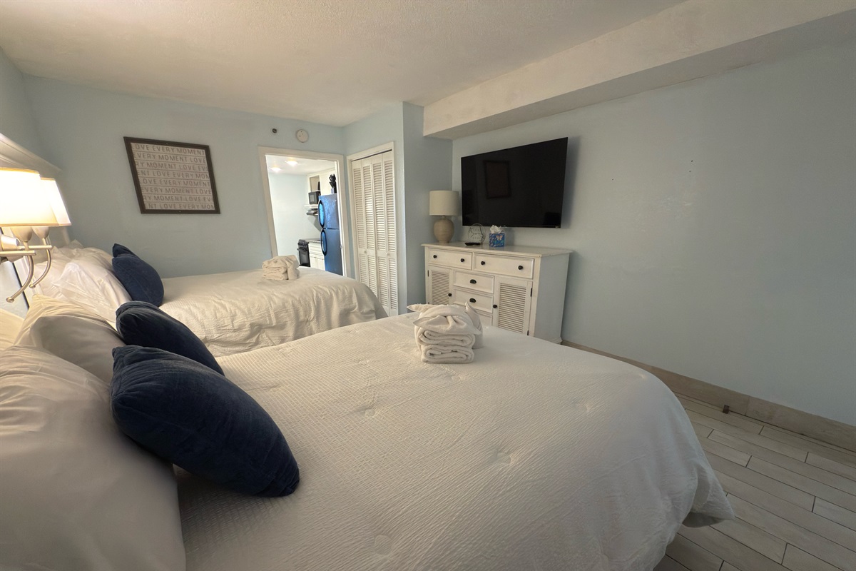 Bedroom with 2 Queen beds