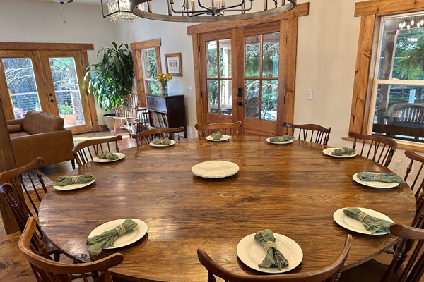 Custom table that seats 10 lets you enjoy meals together