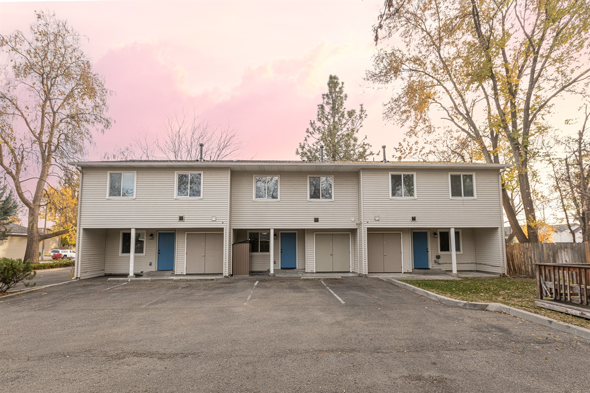 Regan Properties – Guest Parking
Ample on-site parking is available for guests.