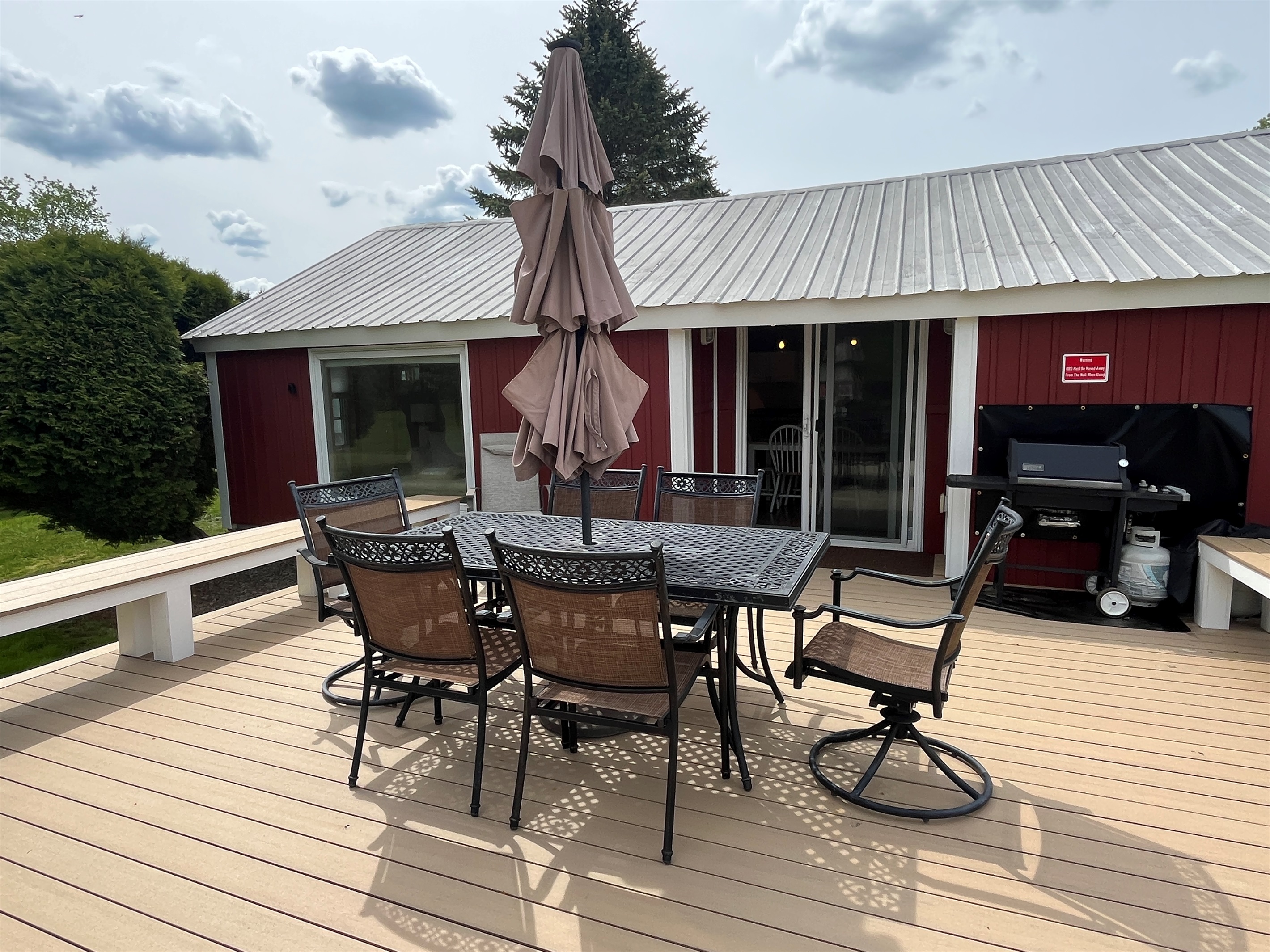 NEW rear deck and dining area