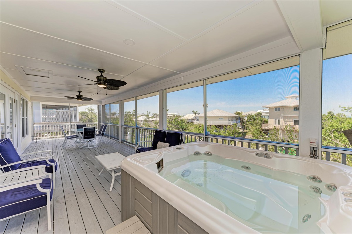 Screened-in Outdoor Patio Dining and Hot Tub