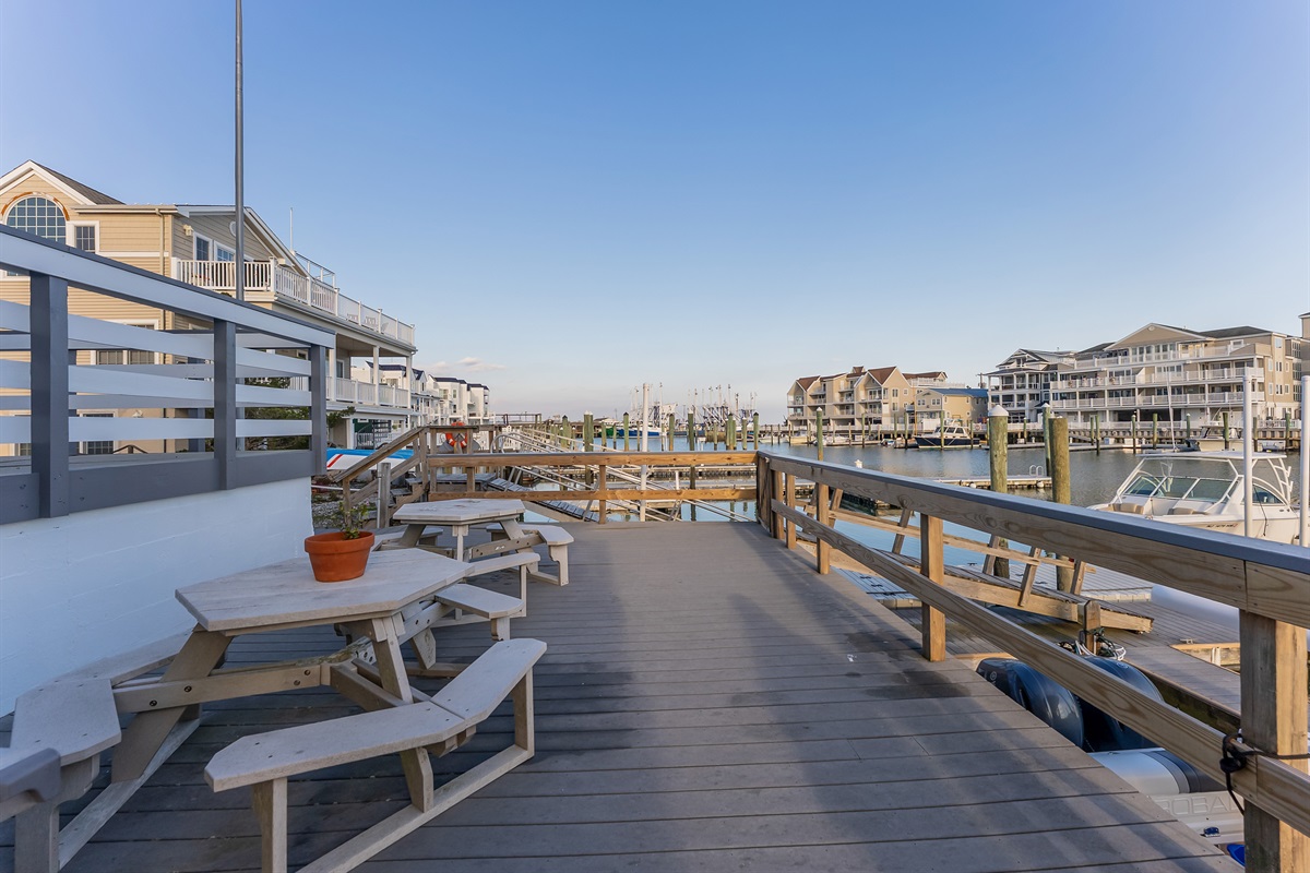 Shared Outdoor Dining Space