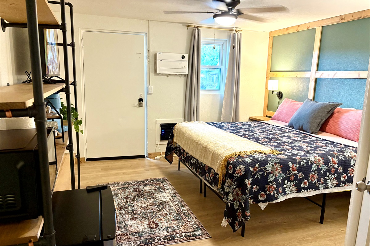 Front king room by front door