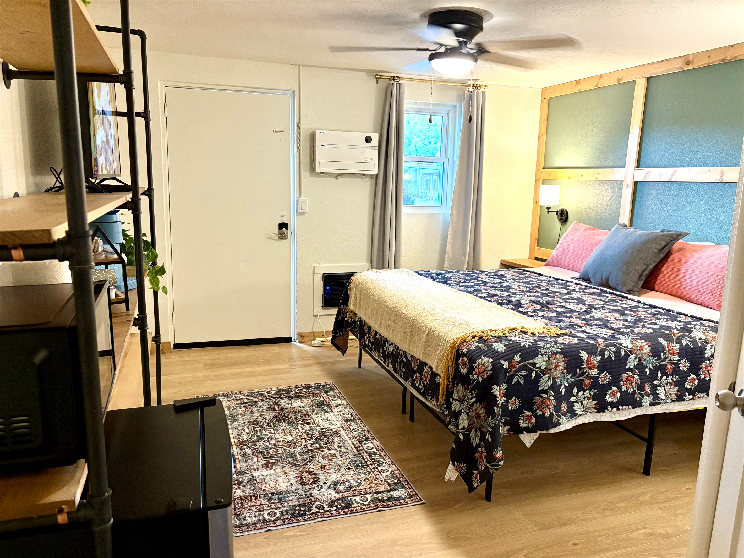 Front king room by front door