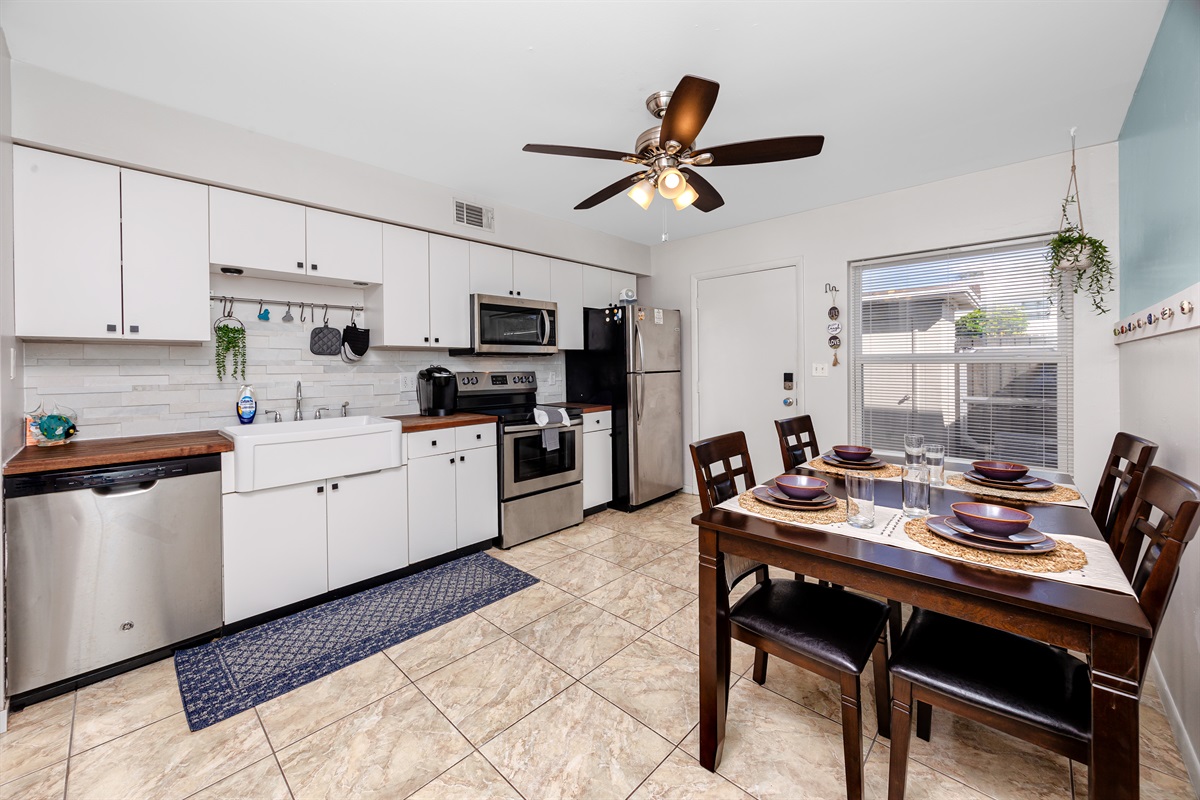 Kitchen & dining combo